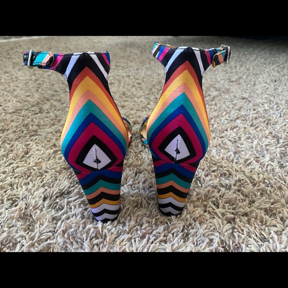 Open Toe Multicolor Heels - Picture 3 of 4